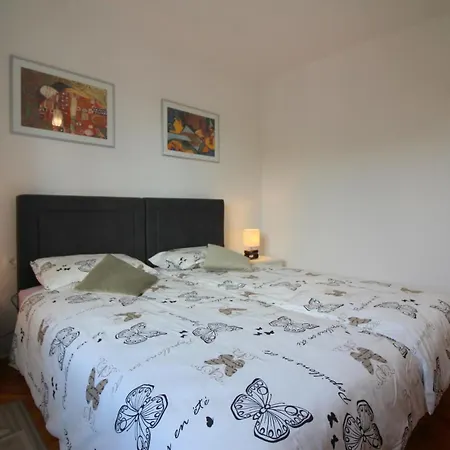 Apartment Agata In Center